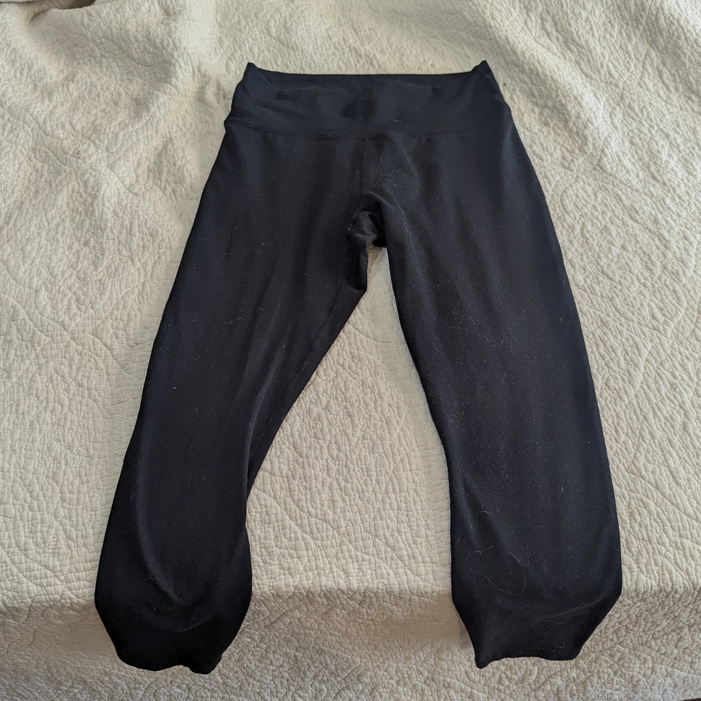 Fabletics Power Hold Leggings Cropped Size M in Black